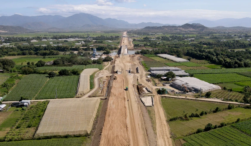 Táo bám bụi do thi công cao tốc Cam Lâm - Vĩnh Hảo