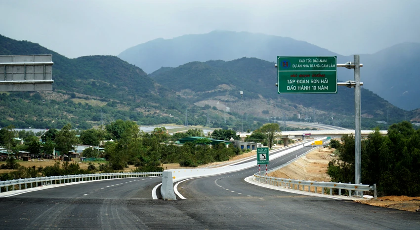 1.000 người ngày đêm hoàn thiện cao tốc Nha Trang - Cam Lâm