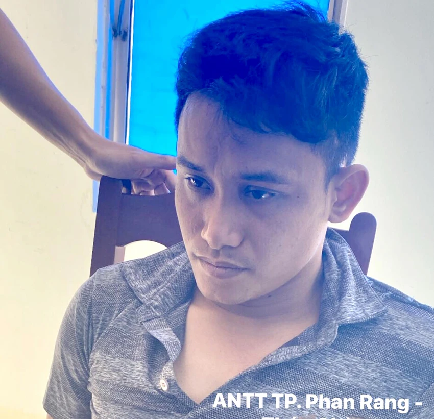 Anh bị trinh sát tóm gọn sau chưa đầy hai giờ gây án. Ảnh: CÔNG AN TP PHAN RANG - THÁP CHÀM Anh bị trinh sát tóm gọn sau chưa đầy hai giờ gây án. Ảnh: CÔNG AN TP PHAN RANG - THÁP CHÀM