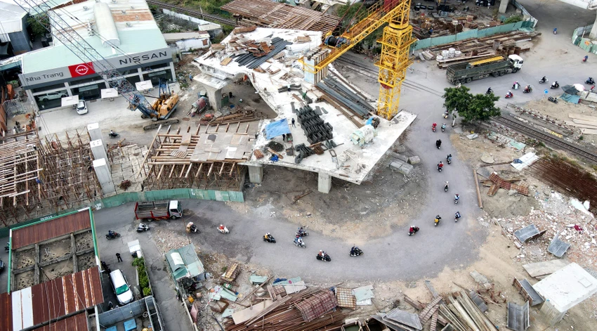 Dự án nút giao thông Ngọc Hồi có tổng mức đầu tư hơn 1.370 tỉ đồng, khởi công vào năm 2017. Đây là dự án giao thông trọng điểm của tỉnh Khánh Hòa do tập đoàn Phúc Sơn thực hiện theo hợp đồng BT. Dự án này đã chậm tiến độ. Mới đây, tại cuộc họp với UBND tỉnh Khánh Hòa, chủ đầu tư cam kết sẽ thông xe vào dịp Lễ 30-4.