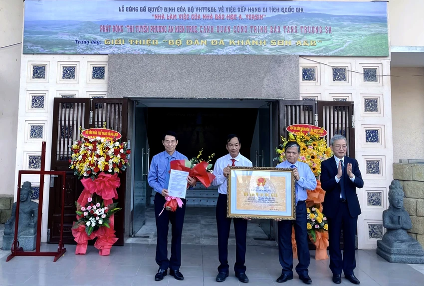 Khánh Hòa trưng bày hai bộ đàn đá Khánh Sơn ảnh 1 Khánh Hòa trưng bày hai bộ đàn đá Khánh Sơn ảnh 1