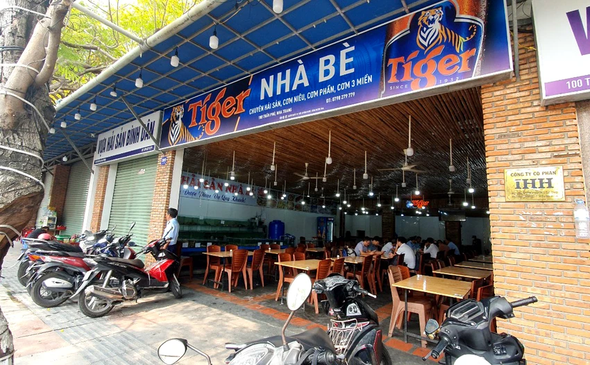 Chủ nhà hàng bị phạt hơn 20 triệu đồng do niêm yết giá không rõ ràng và vi phạm quảng cáo. Ảnh: H.H Chủ nhà hàng bị phạt hơn 20 triệu đồng do niêm yết giá không rõ ràng và vi phạm quảng cáo. Ảnh: H.H