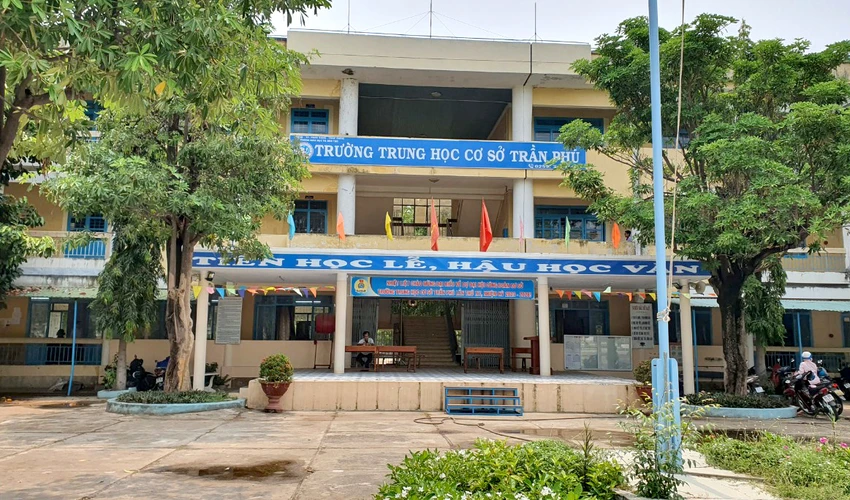 Hiệu trưởng trường Trần Phú xác nhận việc học sinh bị đánh. Ảnh: H.H