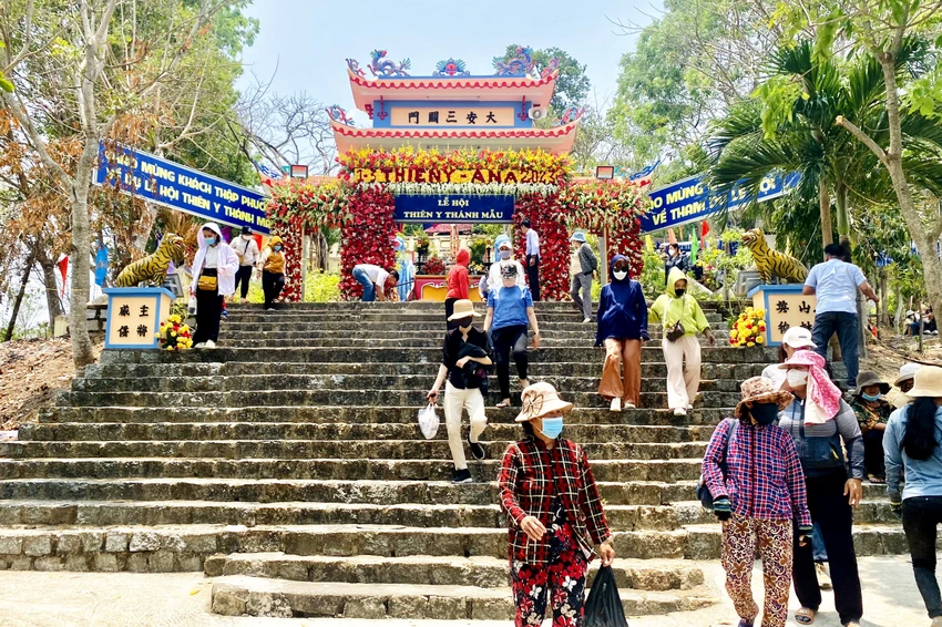 Lễ hội Am Chúa được tổ chức vào ngày 1-3 tháng 3 Âm lịch. Ảnh: CHU VÂN Lễ hội Am Chúa được tổ chức vào ngày 1-3 tháng 3 Âm lịch. Ảnh: CHU VÂN