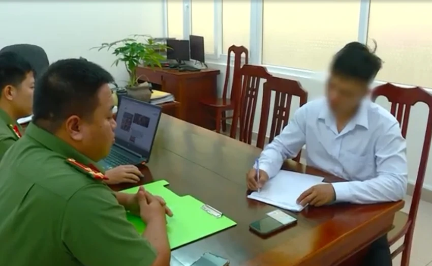 Công an Khánh Hoà xử phạt T. 7,5 triệu đồng. Ảnh: C.A Công an Khánh Hoà xử phạt T. 7,5 triệu đồng. Ảnh: C.A