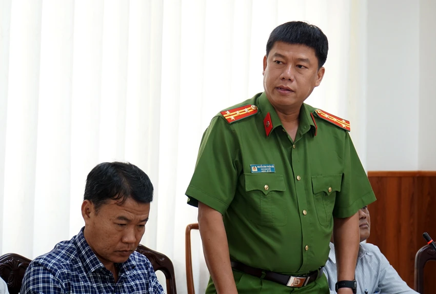 Đại tá Nguyễn Đình Thuận Hải bác bỏ thông tin người phụ nữ ở Ninh Thuận bị bắt cóc. Ảnh: H.H Đại tá Nguyễn Đình Thuận Hải bác bỏ thông tin người phụ nữ ở Ninh Thuận bị bắt cóc. Ảnh: H.H