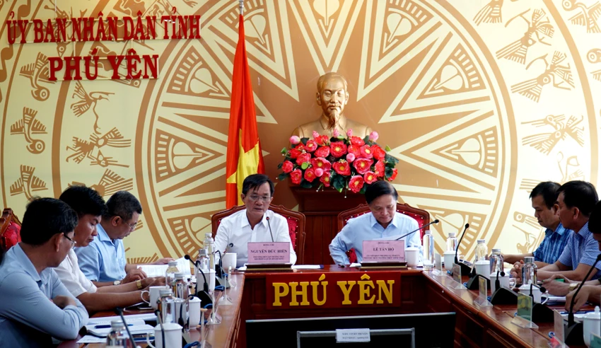 Họp bàn tổ chức chương trình Cùng ngư dân thắp sáng đèn trên biển tại Phú Yên. Ảnh: H.H Họp bàn tổ chức chương trình Cùng ngư dân thắp sáng đèn trên biển tại Phú Yên. Ảnh: H.H