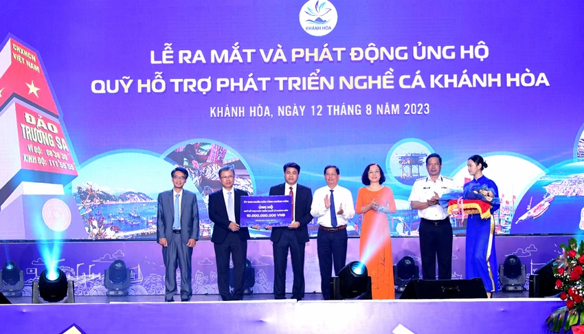 Quỹ hỗ trợ phát triển nghề cá Khánh Hòa tiếp nhận ủng hộ từ các đơn vị. Ảnh: C.T Quỹ hỗ trợ phát triển nghề cá Khánh Hòa tiếp nhận ủng hộ từ các đơn vị. Ảnh: C.T