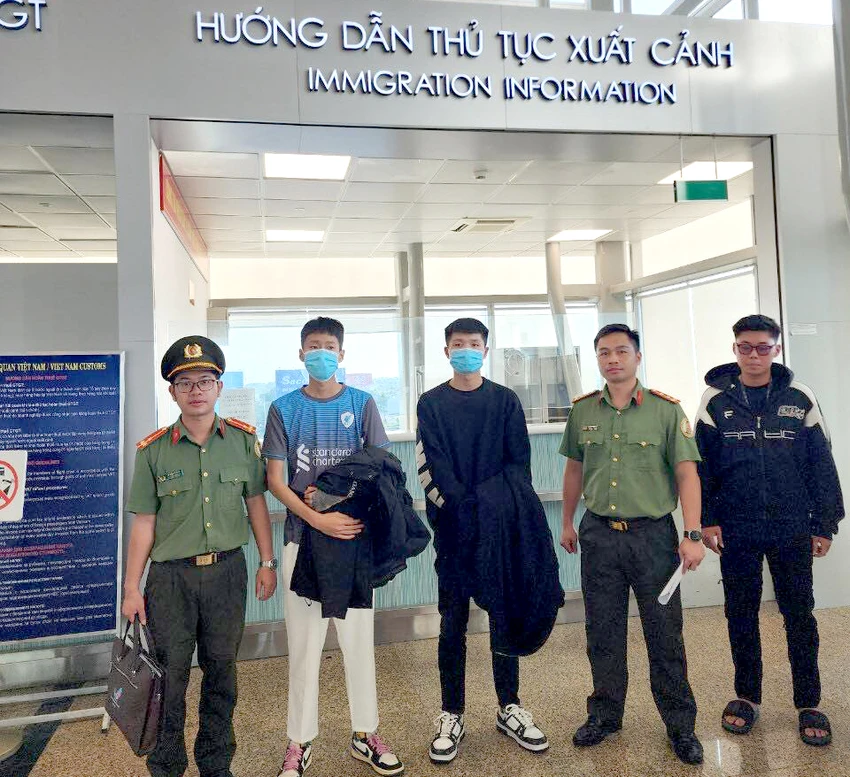 trục xuất.jpg