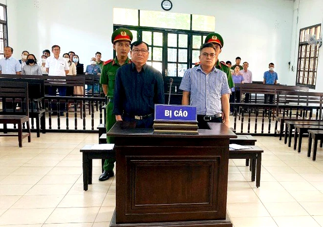 việt á.jpg