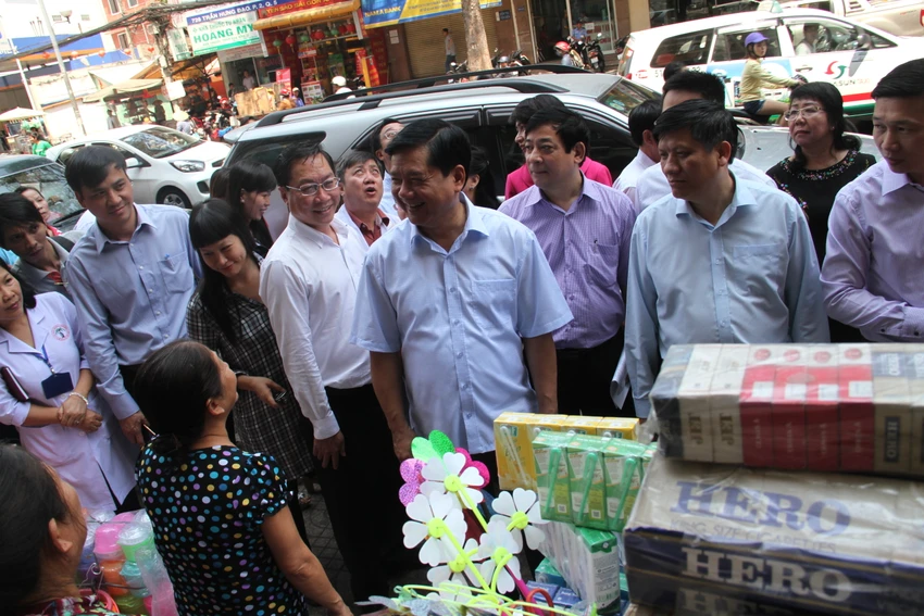 Bí thư Đinh La Thăng: “Đuổi nhà thầu nếu chậm tiến độ xây bệnh viện” ảnh 2 Bí thư Đinh La Thăng: “Đuổi nhà thầu nếu chậm tiến độ xây bệnh viện” ảnh 2