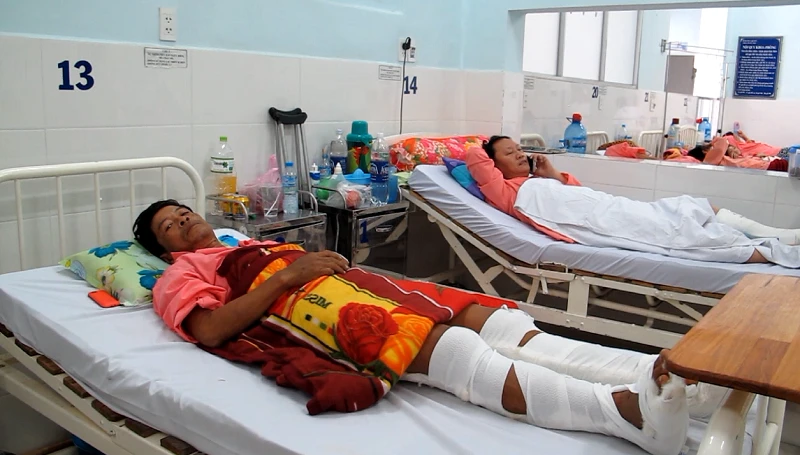 Nổ tàu cá Phú Quốc: Chuyển ba nạn nhân lên BV Chợ Rẫy ảnh 1 nổ tàu cá Phú Quốc
