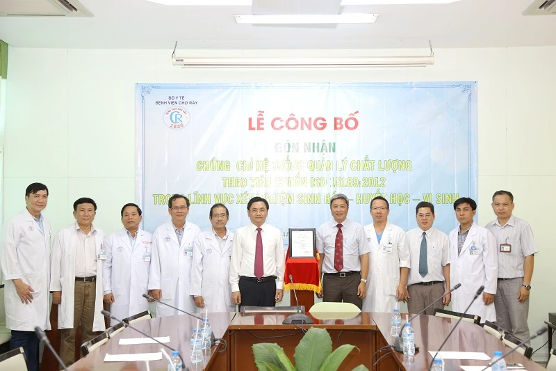 BV Chợ Rẫy nhận chứng chỉ chất lượng ISO đầu tiên ở phía Nam ảnh 1 BV Chợ Rẫy nhận chứng chỉ chất lượng ISO đầu tiên ở phía Nam ảnh 1