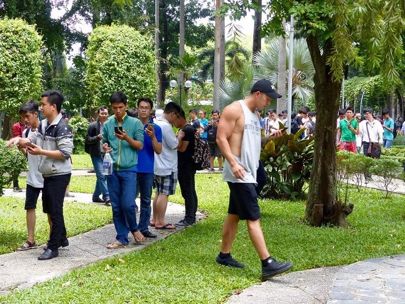 'Nghiện' Pokemon Go ảnh hưởng đến tâm lý như thế nào? ảnh 1 Đi bắt pokemon