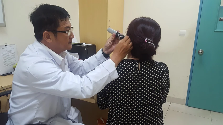 Rủ nhau đi bơi rồi rủ nhau nhập viện vì viêm tai ngoài ảnh 1 Rủ nhau đi bơi rồi rủ nhau nhập viện vì viêm tai ngoài ảnh 1