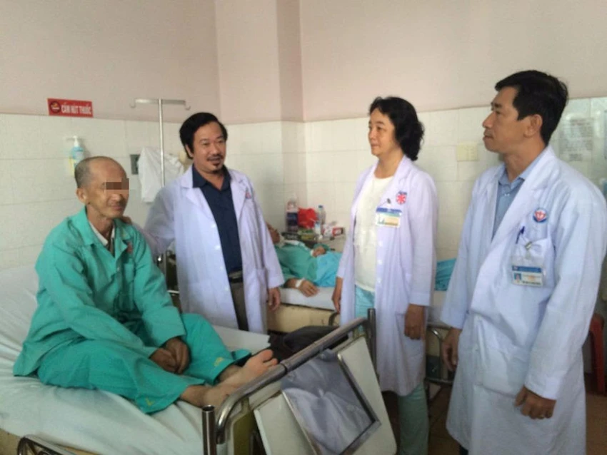 ù tai méo mặt 2