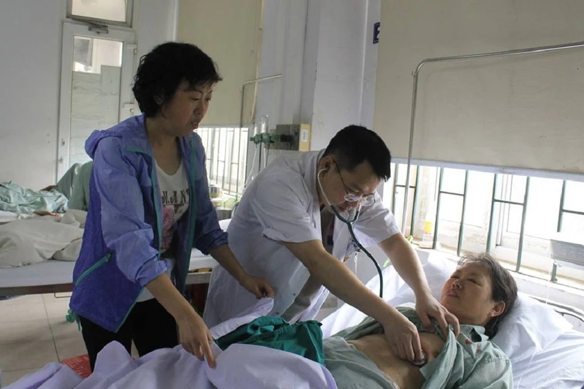 Một người Trung Quốc lên cơn nhồi máu được BS Việt cứu sống ảnh 2 Một người Trung Quốc lên cơn nhồi máu được BS Việt cứu sống ảnh 2