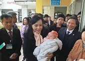 Bộ trưởng Y tế thị sát tiêm vaccine ComBE FIVE tại trạm y tế