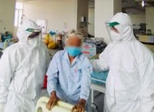 Cụ bà 100 tuổi nhiễm COVID-19 đã có thể tự đi lại được 