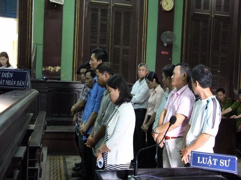 'Chạy' giấy phép kinh doanh karaoke tiền tỉ, lãnh 21 năm tù ảnh 1 Các bị cáo tại phiên xử phúc thẩm