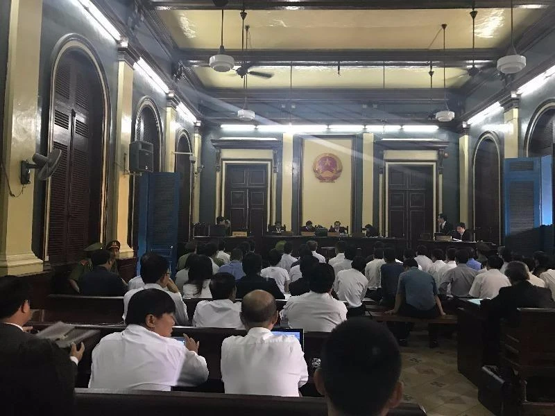 Vụ 9.000 tỉ: Ba bị cáo đều đề nghị thay thẩm phán ảnh 1 HĐXX gồm ba thẩm phán: Huỳnh Thanh Duyên, Phạm Trung Tuấn và Đặng Quốc Khởi (chủ tọa)