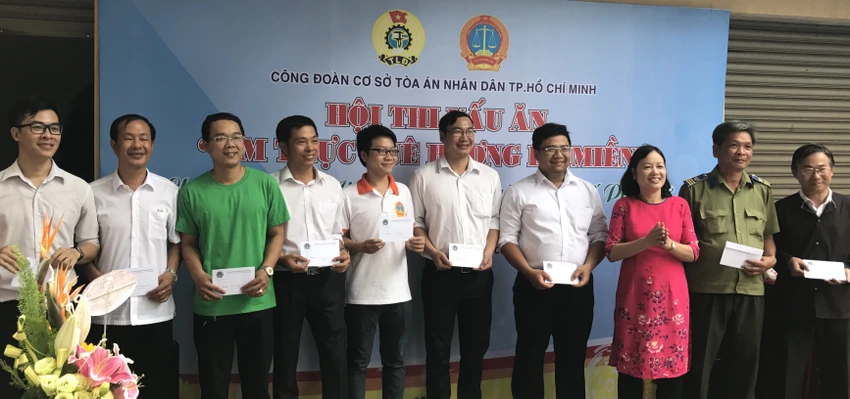 TAND TP.HCM: Hội thi nam trổ tài nấu món ba miền ảnh 1 TAND TP.HCM: Hội thi nam trổ tài nấu món ba miền ảnh 1
