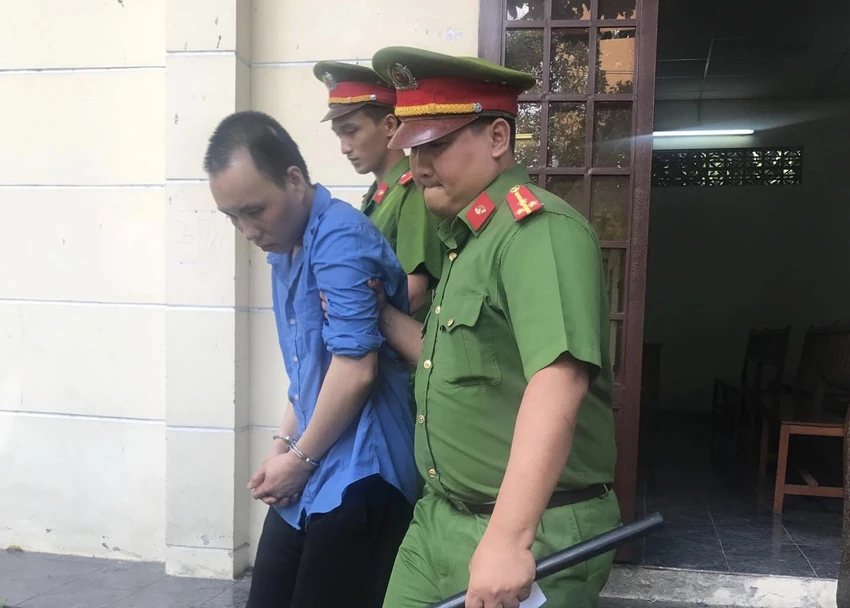 Bị cáo liên tục đòi 'trả não lại cho tôi'... ảnh 1 Bị cáo liên tục đòi 'trả não lại cho tôi'... ảnh 1