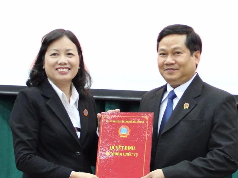 nhan su moi