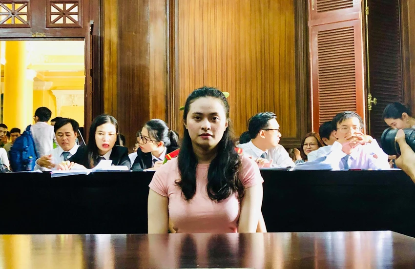 Trước giờ tuyên án 'trùm' Văn Kính Dương và hot girl Ngọc Miu ảnh 3 Trước giờ tuyên án 'trùm' Văn Kính Dương và hot girl Ngọc Miu ảnh 3