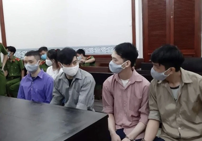2 người Trung Quốc lãnh án vì cho vay nặng lãi bằng phần mềm ảnh 1