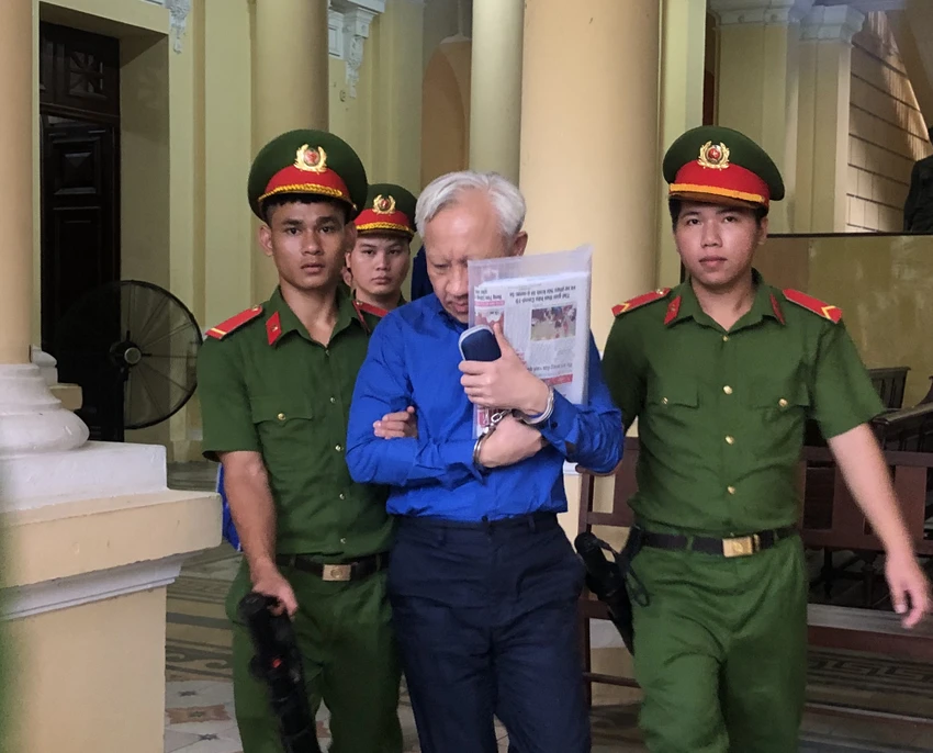 Nhận 30 tỉ tiền lót tay nhưng không xử về tội tham nhũng ảnh 1