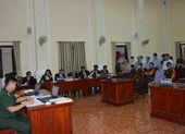Thạc sĩ lừa ngân hàng xin giảm nhẹ hình phạt cho 8 bị cáo 