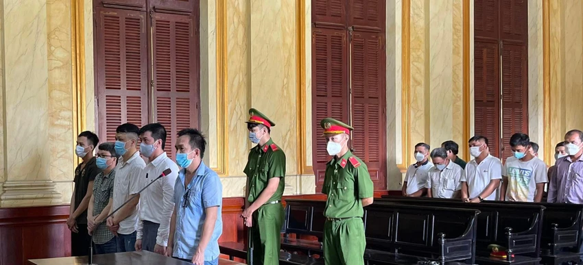 Các bị cáo tại phiên xử sáng 12-4. Ảnh: HOÀNG YẾN Các bị cáo tại phiên xử sáng 12-4. Ảnh: HOÀNG YẾN