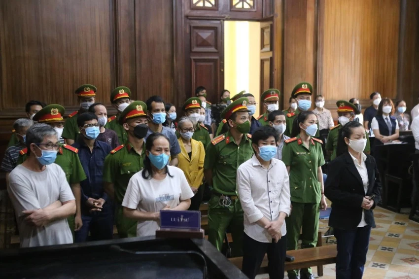 Các bị cáo tại tòa sáng 12-4. Ảnh: H.YẾN Các bị cáo tại tòa sáng 12-4. Ảnh: H.YẾN
