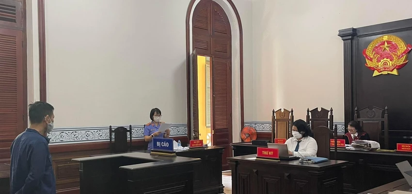 Đại diện VKS luận tội. Ảnh HOÀNG YẾN Đại diện VKS luận tội. Ảnh HOÀNG YẾN