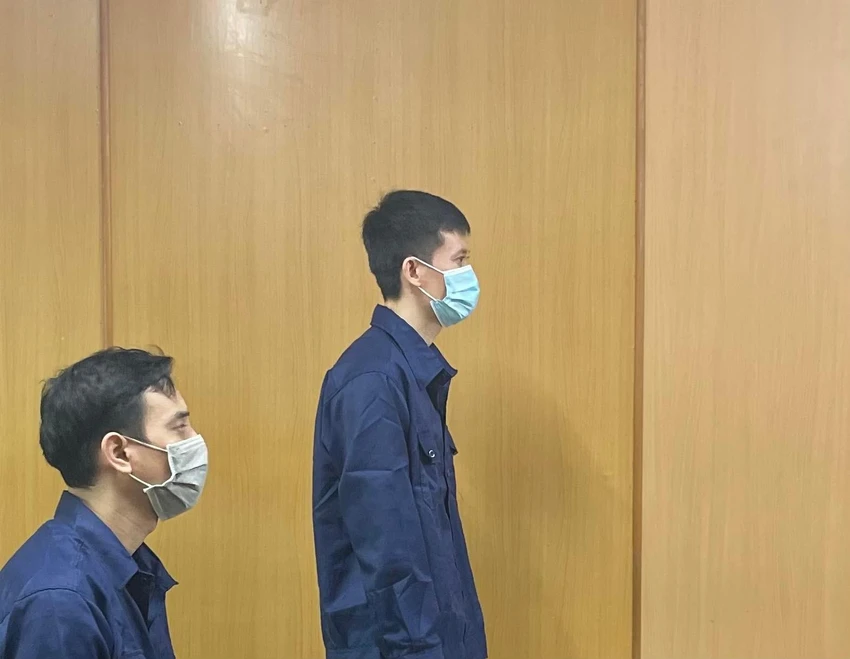 Bị cáo Nguyễn Thái Sơn đứng trước tòa thừa nhận hành vi trộm cắp 7 vụ. Ảnh: HOÀNG YẾN Bị cáo Nguyễn Thái Sơn đứng trước tòa thừa nhận hành vi trộm cắp 7 vụ. Ảnh: HOÀNG YẾN
