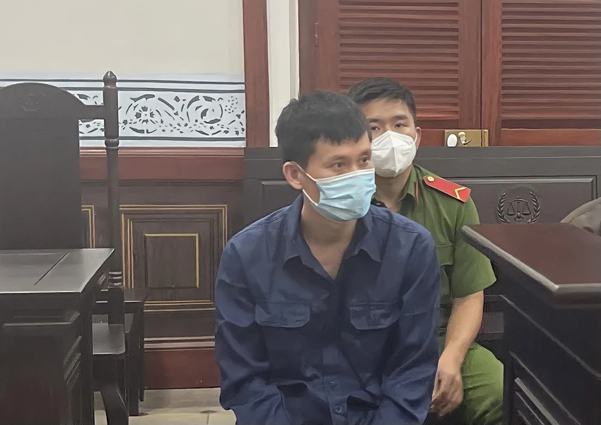 Bị cáo Sơn trước giờ HĐXX tuyên án. Ảnh: HOÀNG YẾN Bị cáo Sơn trước giờ HĐXX tuyên án. Ảnh: HOÀNG YẾN