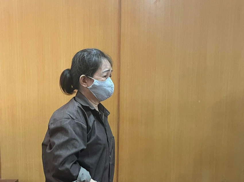 Bị cáo Ngọc nghe tòa tuyên án. Ảnh: H.YẾN Bị cáo Ngọc nghe tòa tuyên án. Ảnh: H.YẾN