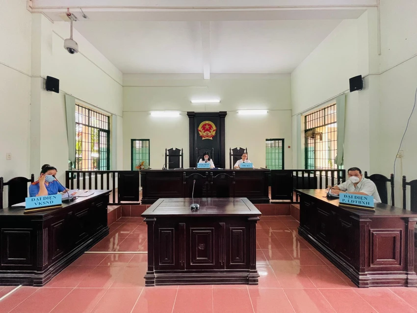 Đầu cầu trung tâm phòng xử án TAND huyện. Ảnh: TACC Đầu cầu trung tâm phòng xử án TAND huyện. Ảnh: TACC