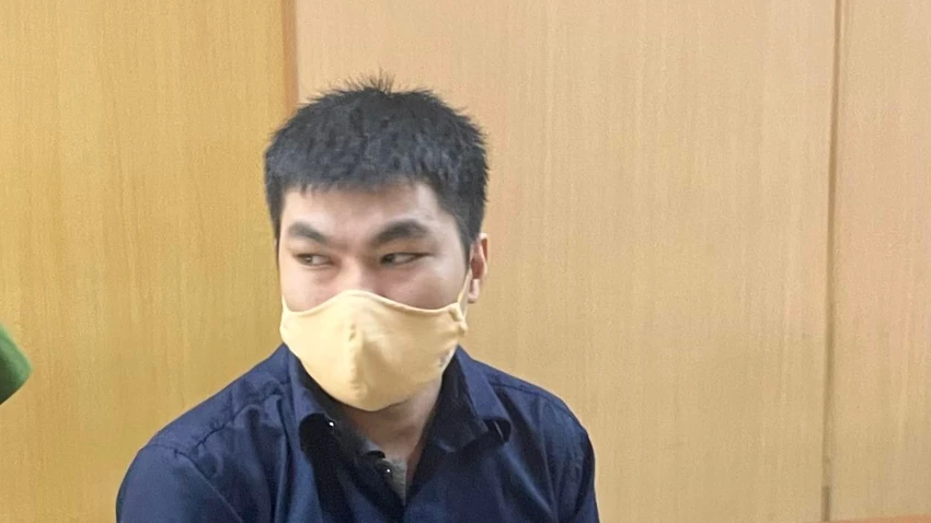 Lê Quang Cẩn bị tuyên phạt 18 năm tù về tội giết người. Ảnh: H.YẾN Lê Quang Cẩn bị tuyên phạt 18 năm tù về tội giết người. Ảnh: H.YẾN