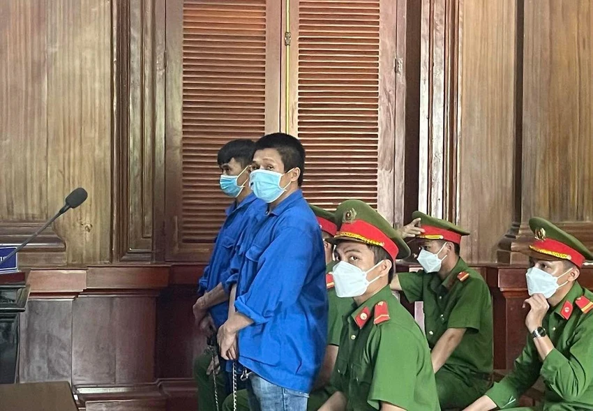 Hai bị cáo Phong và Trà bị tuyên án tử hình. Ảnh: H.YẾN Hai bị cáo Phong và Trà bị tuyên án tử hình. Ảnh: H.YẾN