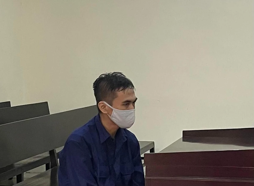 Bị cáo Đạt tại tòa. Ảnh: H.YẾN
