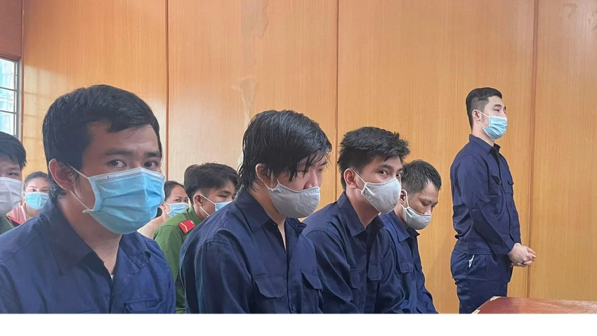 Các bị cáo tại phiên xử. Ảnh: H.YẾN Các bị cáo tại phiên xử. Ảnh: H.YẾN