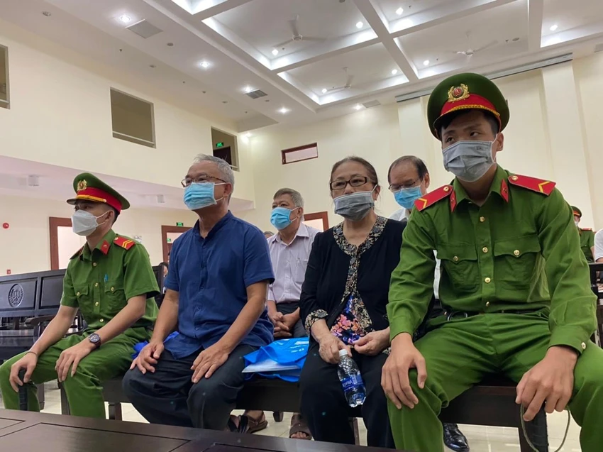 HĐXX bác kháng cáo của ông Tài và bà Bạch Diệp. Ảnh: H.YẾN HĐXX bác kháng cáo của ông Tài và bà Bạch Diệp. Ảnh: H.YẾN