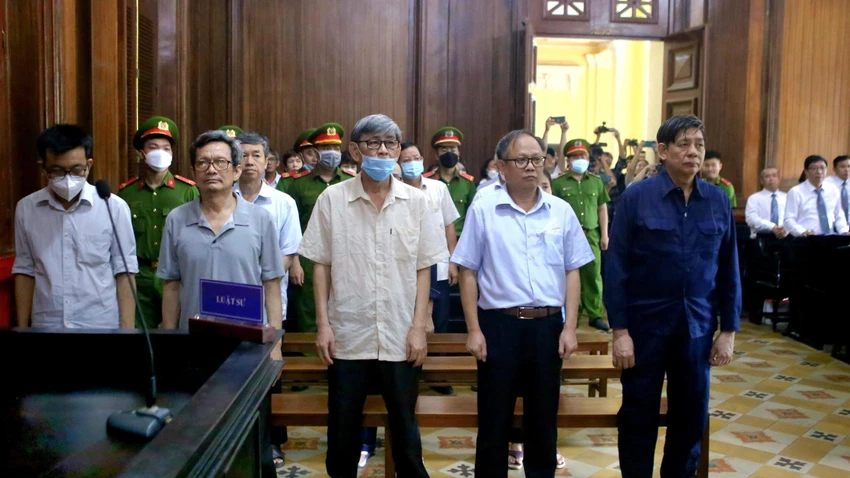Các bị cáo nghe HĐXX tuyên án. Ảnh: HOÀNG YẾN Các bị cáo nghe HĐXX tuyên án. Ảnh: HOÀNG YẾN