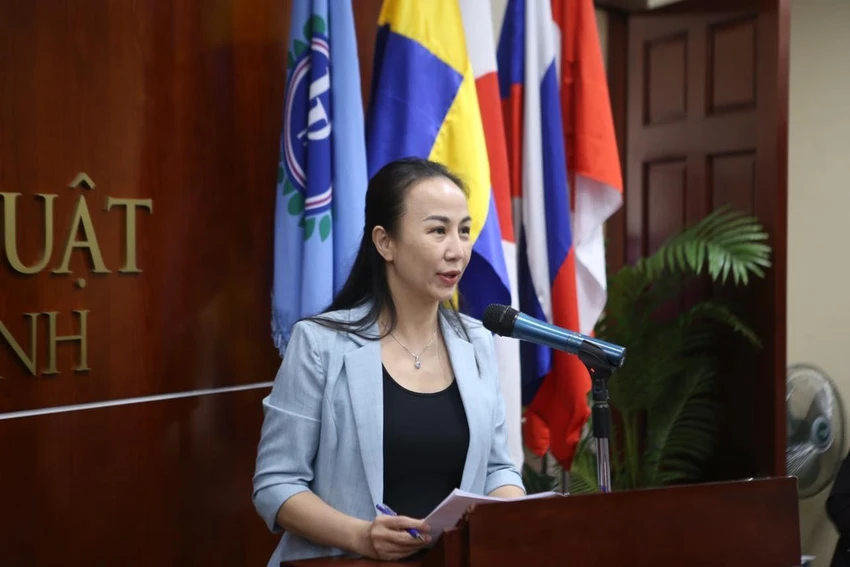 Bà Lê Thị Hoàng Thanh, Phó Vụ trưởng Vụ Pháp luật dân sự - kinh tế, Bộ Tư pháp phát biểu tại hội nghị bàn về trách nhiệm pháp lý khi ứng dụng trí tuệ nhân tạo tại Trường Đại học Luật TP.HCM. Ảnh: H.YẾN Bà Lê Thị Hoàng Thanh
