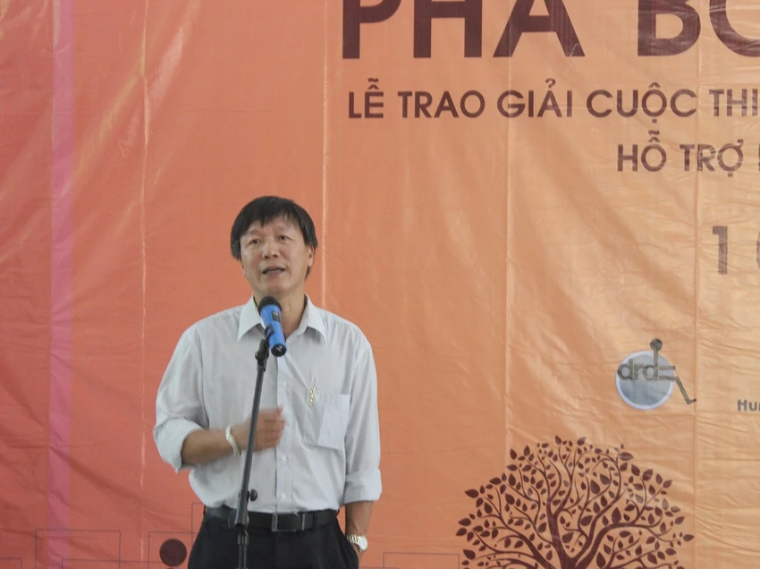 Sinh viên đề xuất tháo bỏ bục giảng ảnh 4 PGS-TS-KTS Lê Thanh Sơn đánh giá cuộc thi rất nhân văn