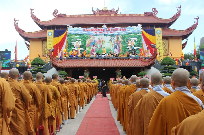 Đại lễ Phật đản diễn ra trong không khí trang nghiêm