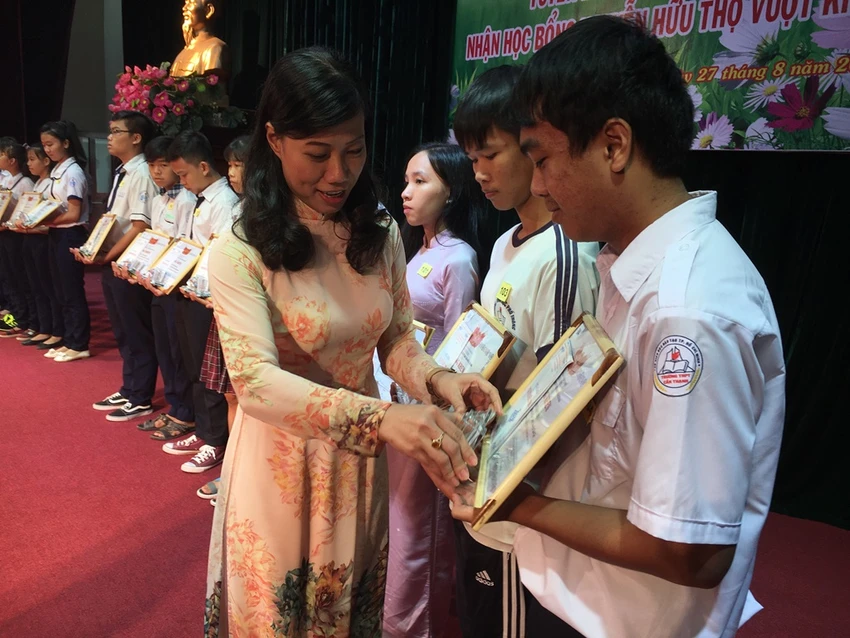 Cậu học trò nghèo thành phó chủ tịch Mặt trận Tổ quốc ảnh 4 Cậu học trò nghèo thành phó chủ tịch Mặt trận Tổ quốc ảnh 4
