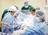 Bác sĩ ngỡ ngàng thấy hai van tim bị ... vôi hóa! 